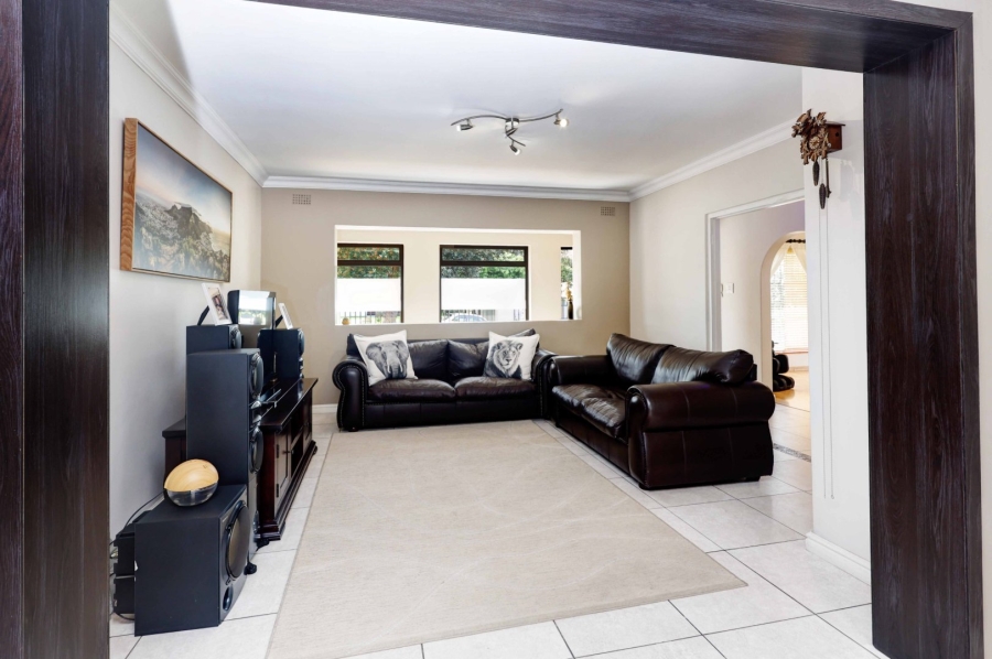 4 Bedroom Property for Sale in Loevenstein Western Cape